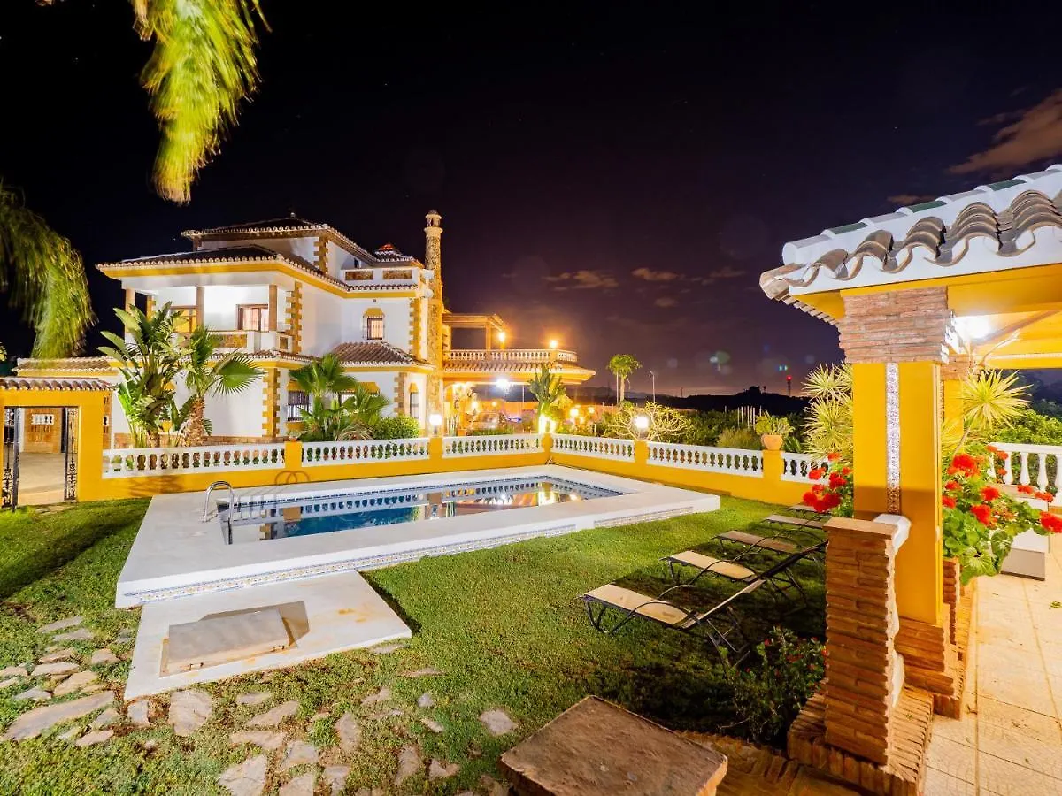 Cubo'S Villa Fina & Minigolf Included Malaga Spain