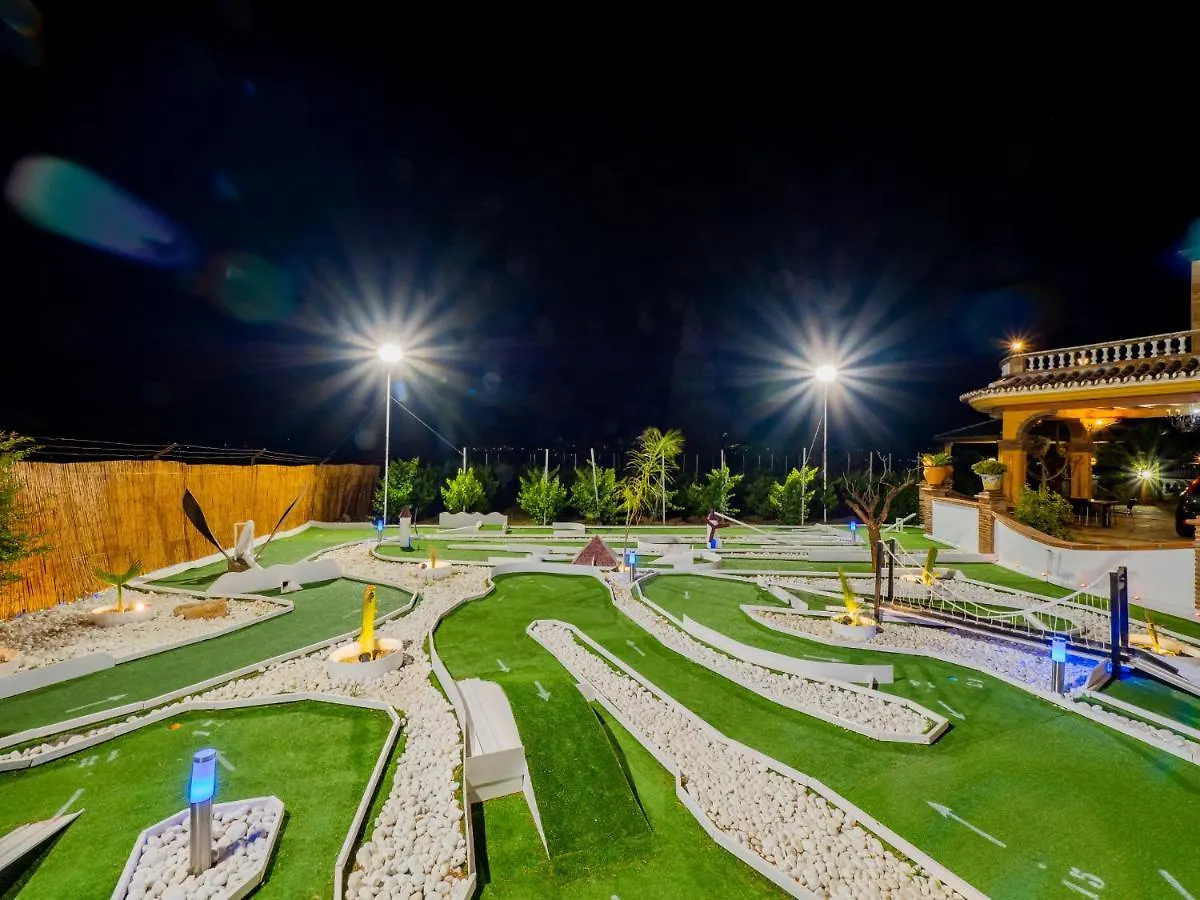 Cubo'S Villa Fina & Minigolf Included Malaga